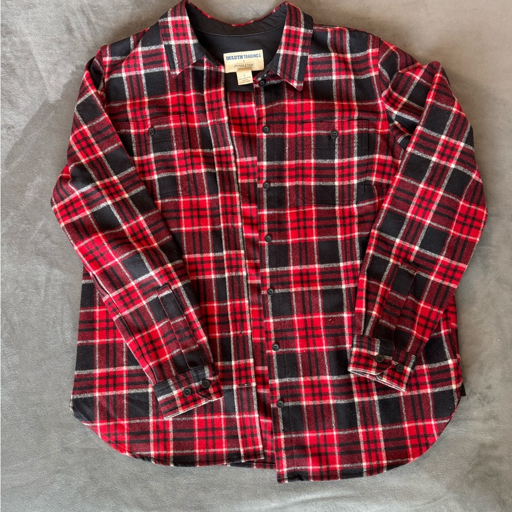 Duluth Trading Co Red and Black Checkered Plaid Men's 100% Virgin Wool Shirt